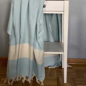 Hellblaues Saunatuch für zuhause